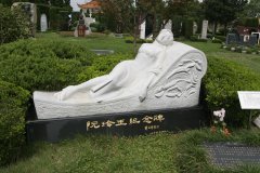 尊龙凯时人生就是搏碑雕名人堂 | 阮玲玉纪念碑的石雕艺术